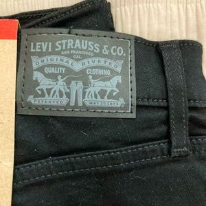 Levi’s 311 Shaping Skinny black Jean dx 26 NWT